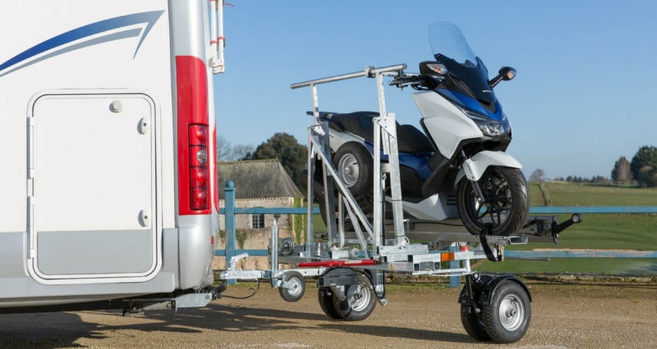 Porter un 2 roues en camping-car