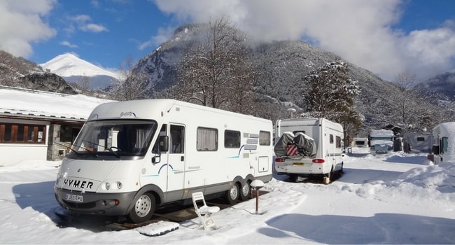 ski-en-camping-car-aire