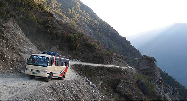 Route de Katmandou vers l'Himalaya (Nepal) LEs routes les plus dangereuses