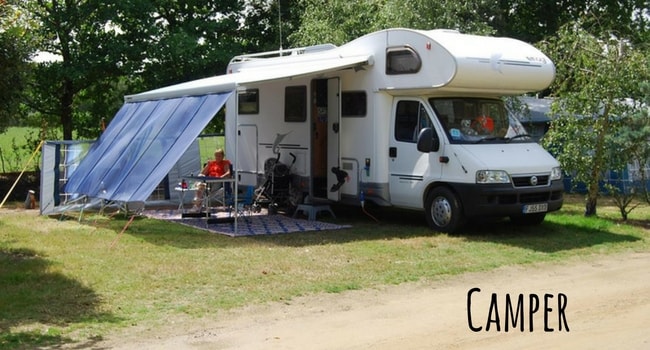 Différences entre stationner et camper en camping-car