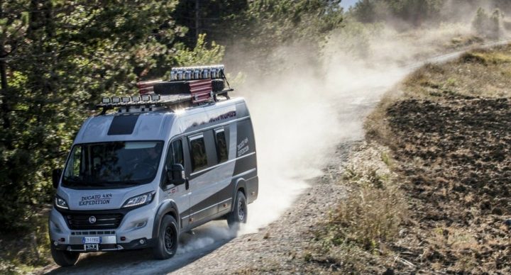 Camping-cars et fourgons 4x4 : guide complet pour l’aventure