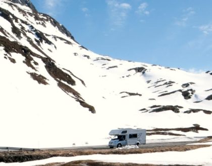 Camping-car à la neige