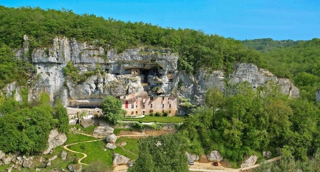 En route vers la Dordogne en camping-car_Maison forte de Reignac