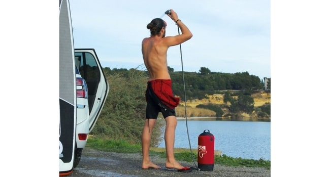 Les solutions pour se doucher en roadtrip