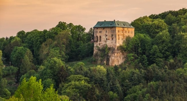 La route des châteaux hantés en camping-car_Le château de Houska