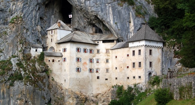 La route des châteaux hantés en camping-car_Le château de Predjama