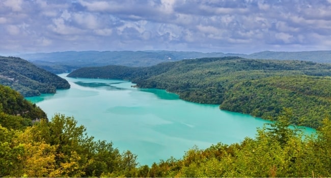 baignade-sauvage _lac-de-vouglans-jura