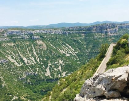 MICRO-AVENTURE MONTPELLIER ZOOM SUR LE CIRQUE DE NAVACELLES