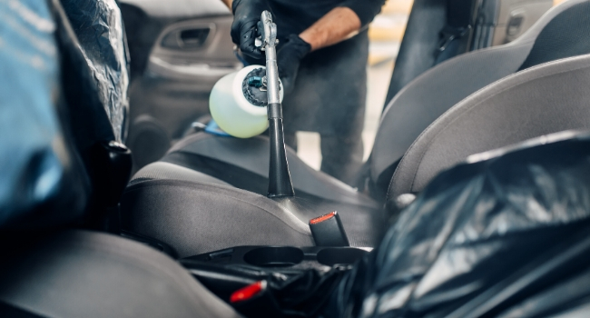 Comment Nettoyer Facilement Vos Sièges de Voiture.