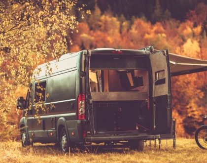 ou-partir-en-vacances-en-novembre-en-france-camping-car-van-fourgon-location