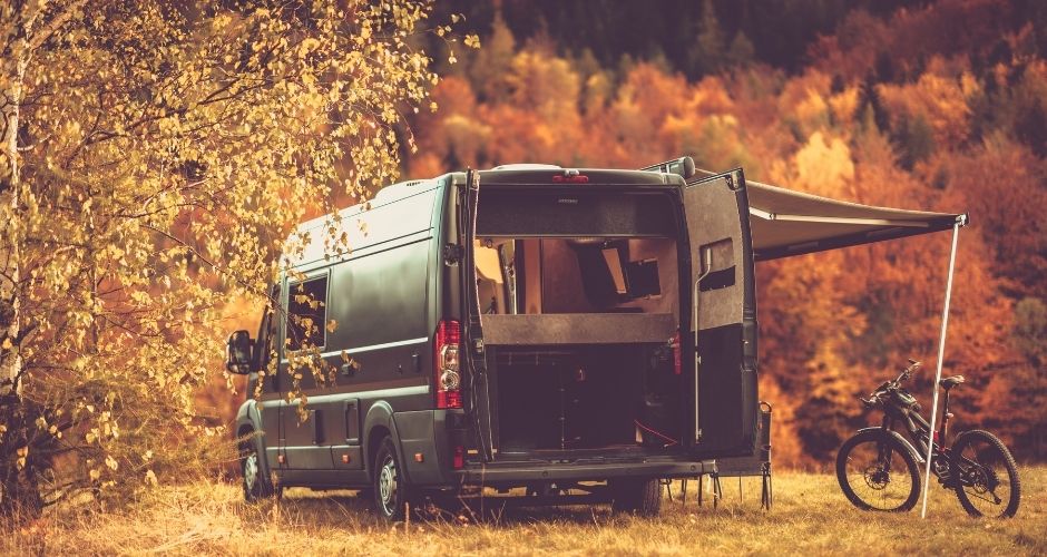 ou-partir-en-vacances-en-novembre-en-france-camping-car-van-fourgon-location