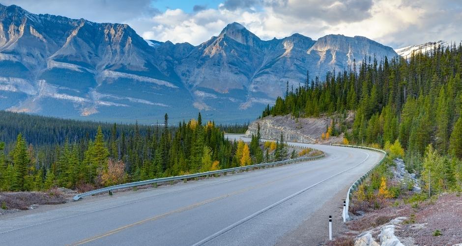top-15-des-plus-belles-routes-du-monde-promenade-des-glaciers-canada
