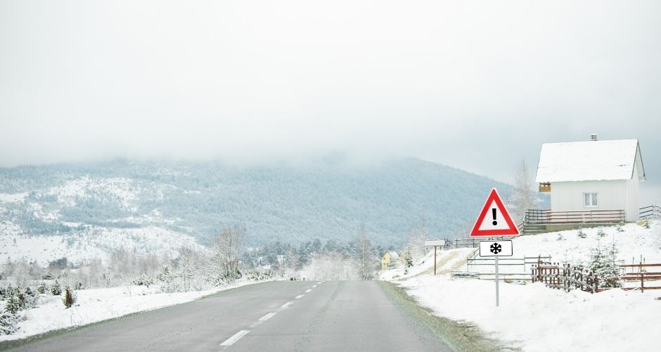 blog-wikicampers-loi-montagne-equipements-obligatoires-rouler-sur-la-neige-camping-car