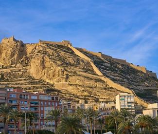 roadtrip-a-alicante-en-van-chateau-de-santa-barbara-min