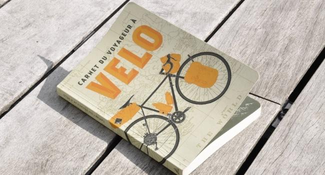 idees-cadeaux-secret-santa-carnet-du-voyageur-a-velo