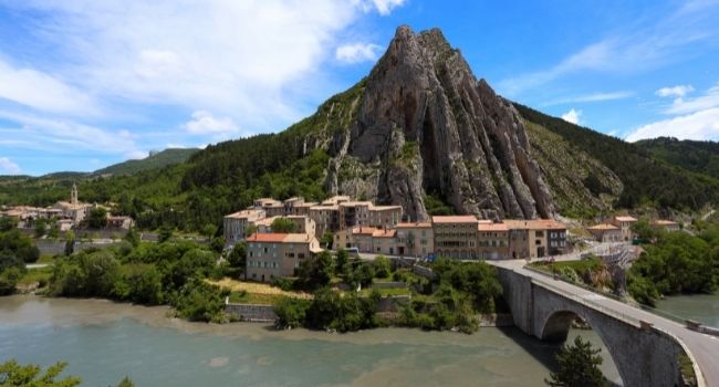 itineraires-camping-car-en-France-cote-d-azur-provence-alpes-route-napoleon-sisteron