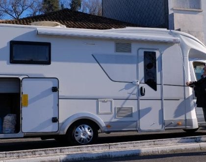 comment-baisser-le-store-d-un-camping-car