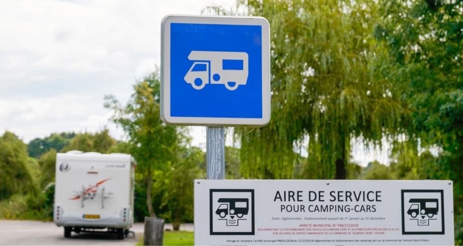 Trappe à eau et trappe à essence du camping-car : comment les utiliser ?