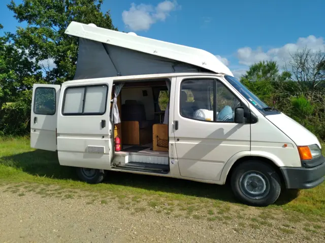 Van Campereve Ford Transit – Pléchâtel