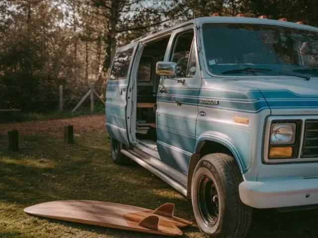 Van Bedford Econoline E-150 – Saint-Nazaire