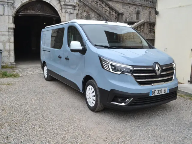 Van Trafic Duo Long – La tronche