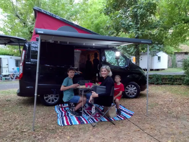 Van Westfalia Tansit Custom Nugget – Grosbreuil