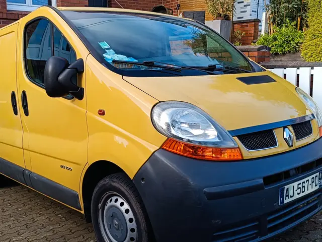 Van Trafic 1.9Dci – Bidos