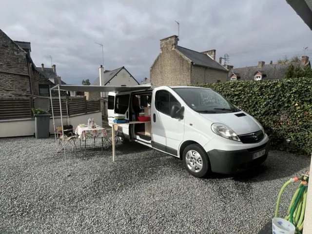Van Autre Vivaro – Languenan