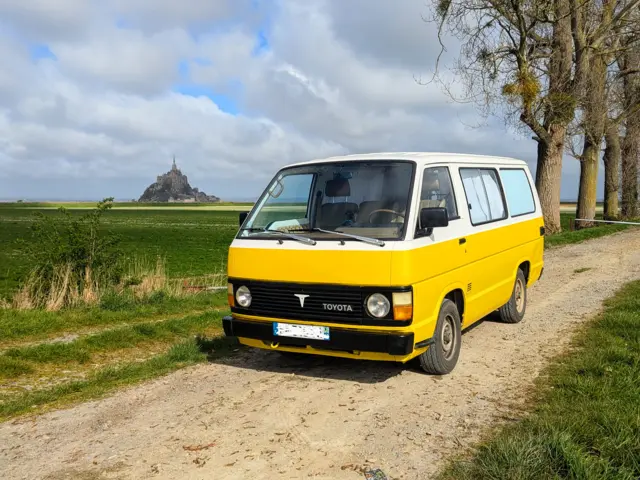 Combi Hiace – Saint-Georges-de-Reintembault