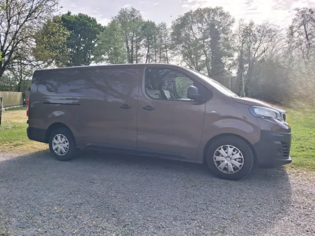 Van Peugeot Expert 2016 1.6 Bluehdi 120 Cv Eu6 Premium Pack L2H1 2.6T – Sion-les-Mines