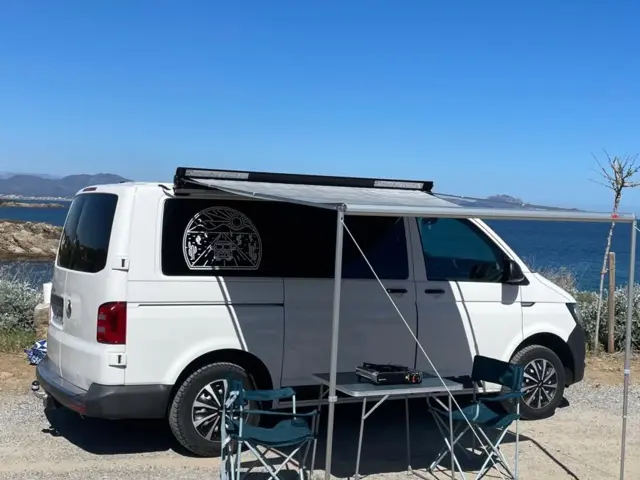 Van Volkswagen Transporter (T6 - 2015) 2.0 Tdi 150 Ch Eu6 L1H1 2.8T – Roquebrune-sur-Argens