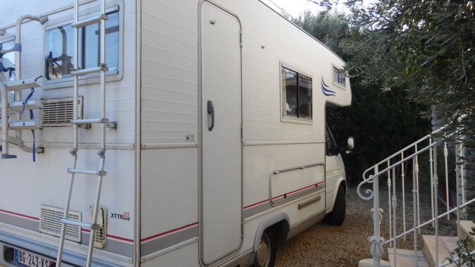 Ford CHALLENGER 1998 image