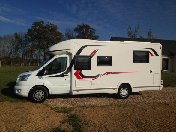 Ford CHALLENGER 358 image