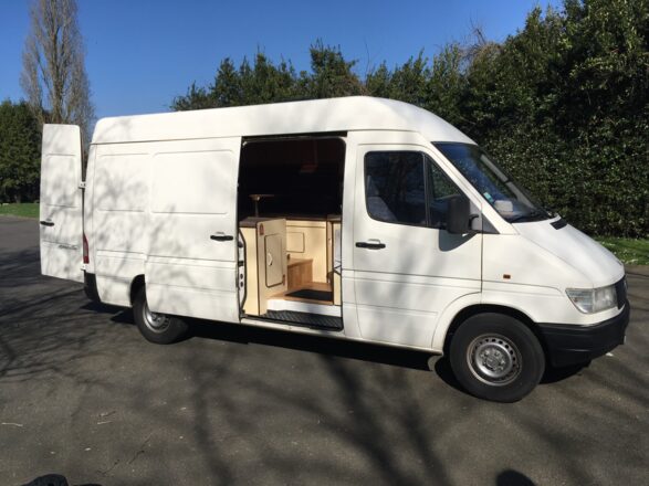 Mercedes AUTRE MERCEDES 212D  L2H2 image