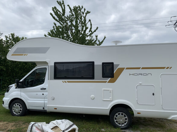 Ford CARAVANS INTERNATIO. Horon image