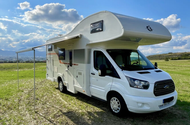 Ford CARAVANS INTERNATIO. Manoa 79 M image