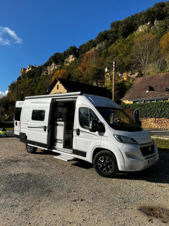 FONT VENDOME VANS image