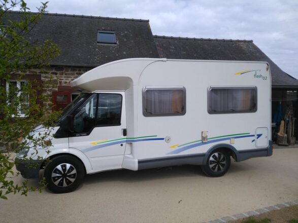 FORD CHAUSSON FLASH image