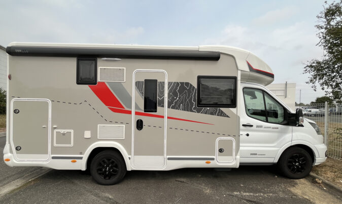 Ford CHALLENGER Graphite 260 Ultimate image