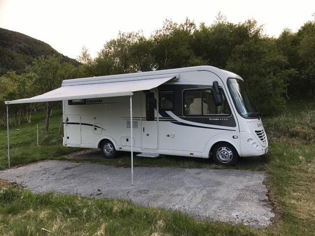photos.external