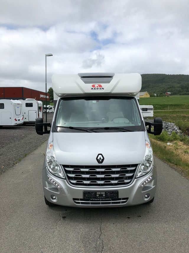 photos.external