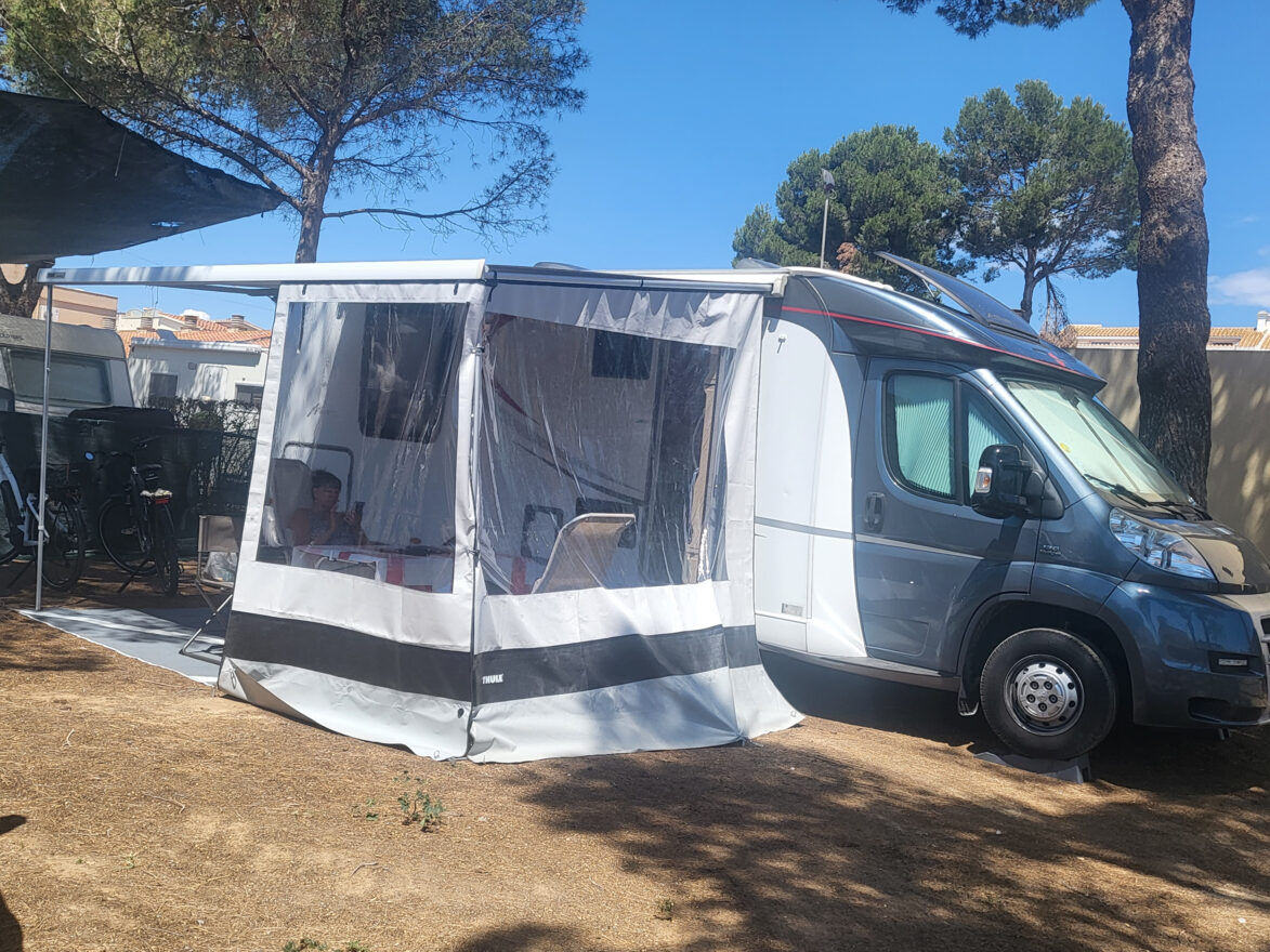 photos.external