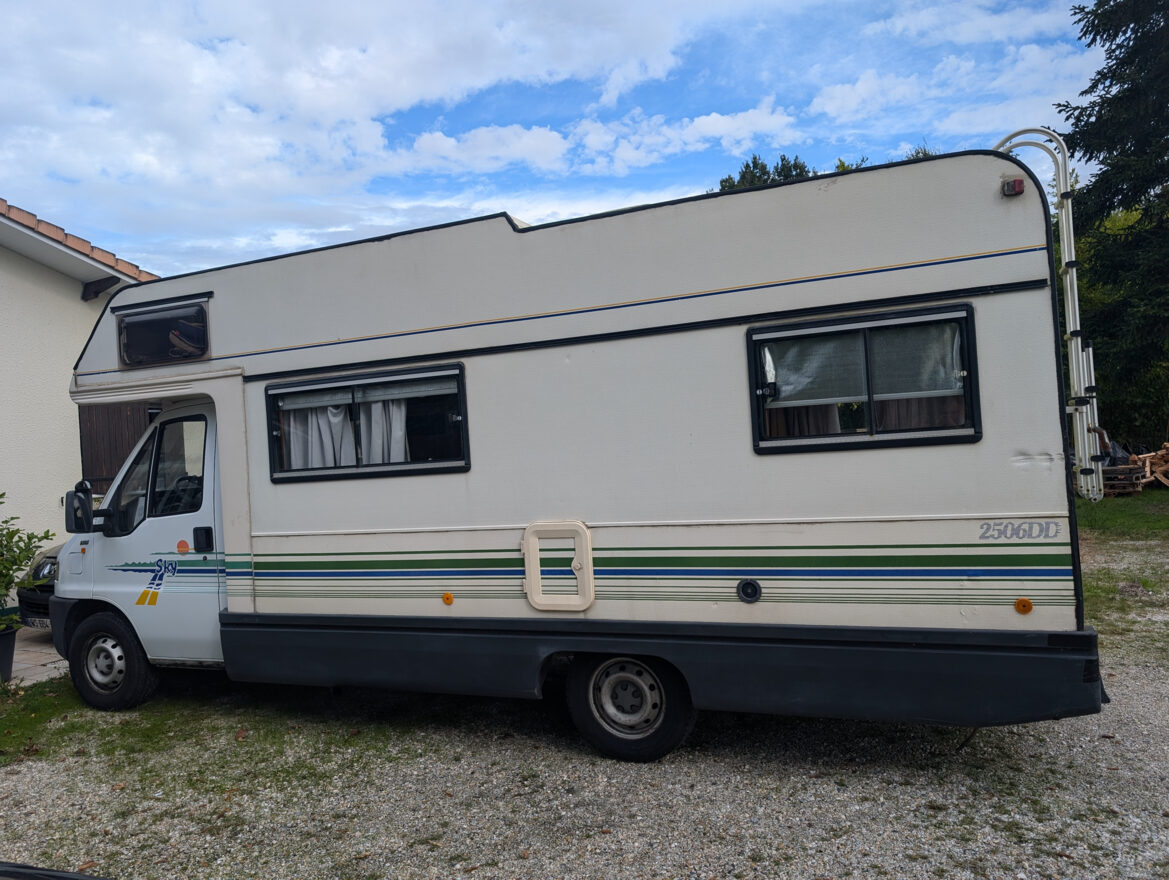 photos.external
