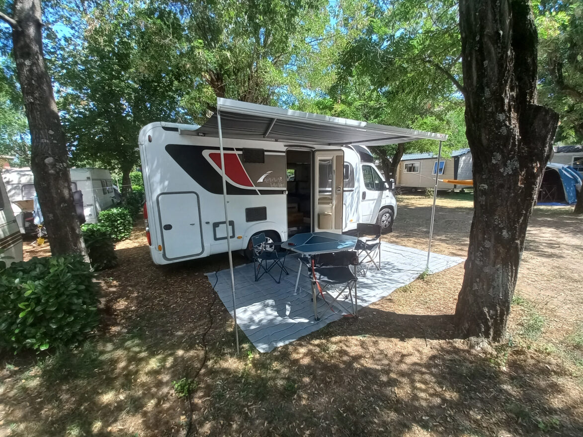 photos.external