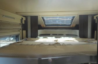 Ford CARAVANS INTERNATIO. Nacre 65XT image