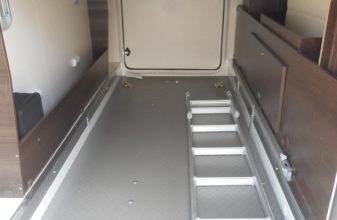 Ford CARAVANS INTERNATIO. Nacre 65XT image