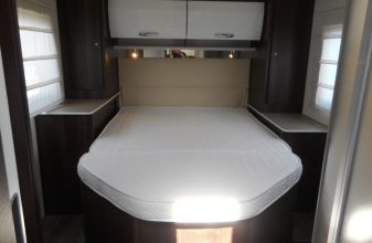 Ford CARAVANS INTERNATIO. Nacre 65XT image