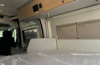 RENAULT FONT VENDOME EVASION image