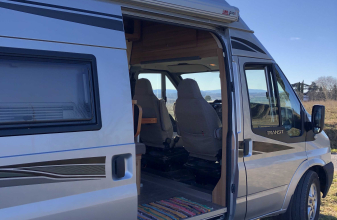 Ford FONT VENDOME Forty Van image