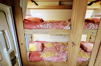 Ford CARAVANS INTERNATIO. Horon go 74XT image